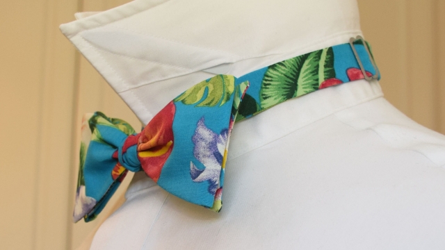 A Stylish Twist: Embrace the Tropical Tie Trend for Your Wedding
